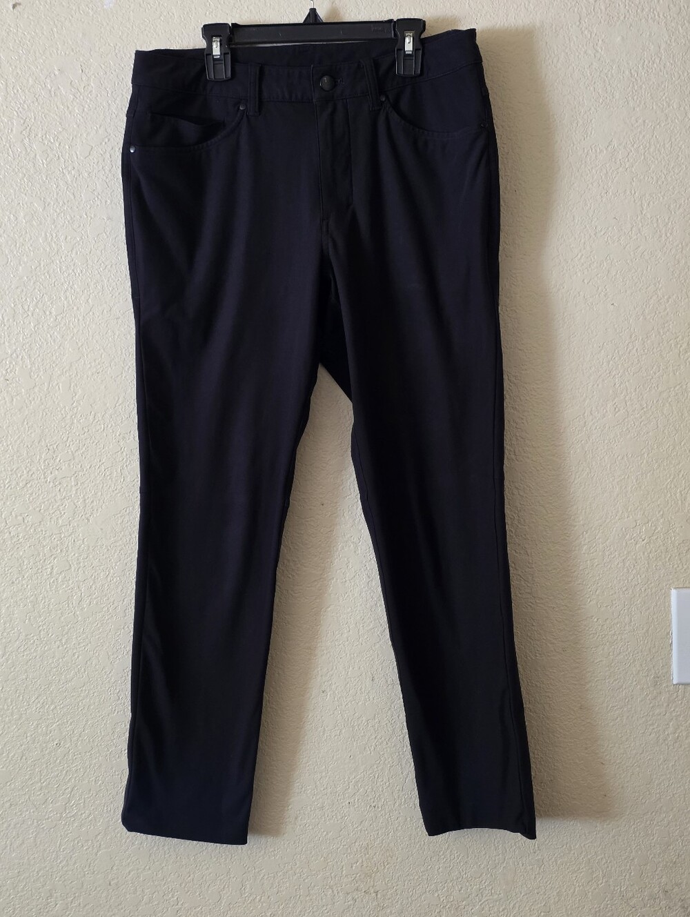 lululemon athletica Men's Black Stretch Chinos Size 30.